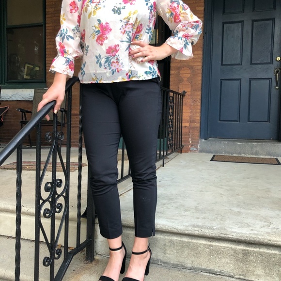 Floral Loft Blouse with Gold - Picture 9 of 11